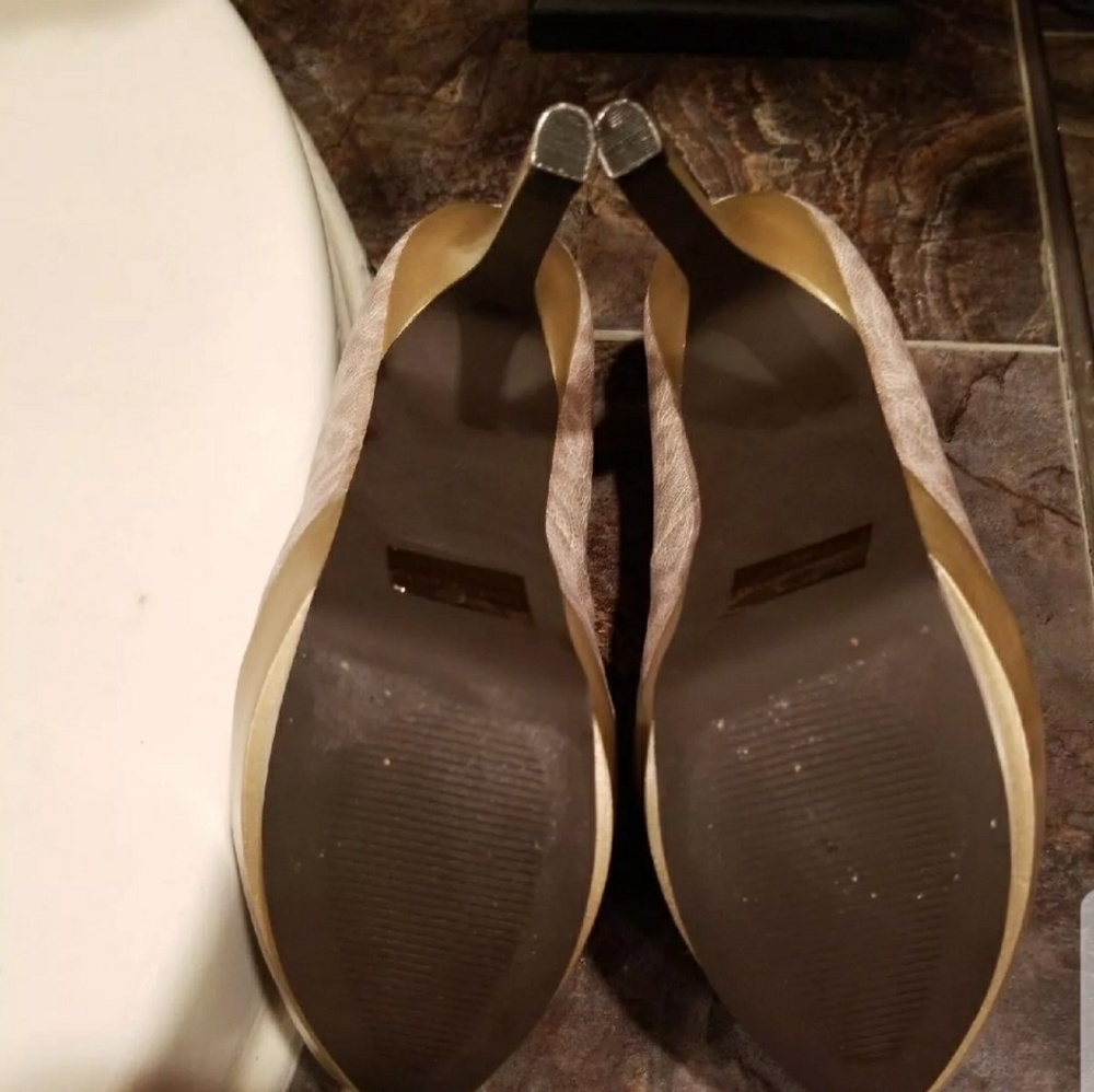 Heels - Picture 4 of 4
